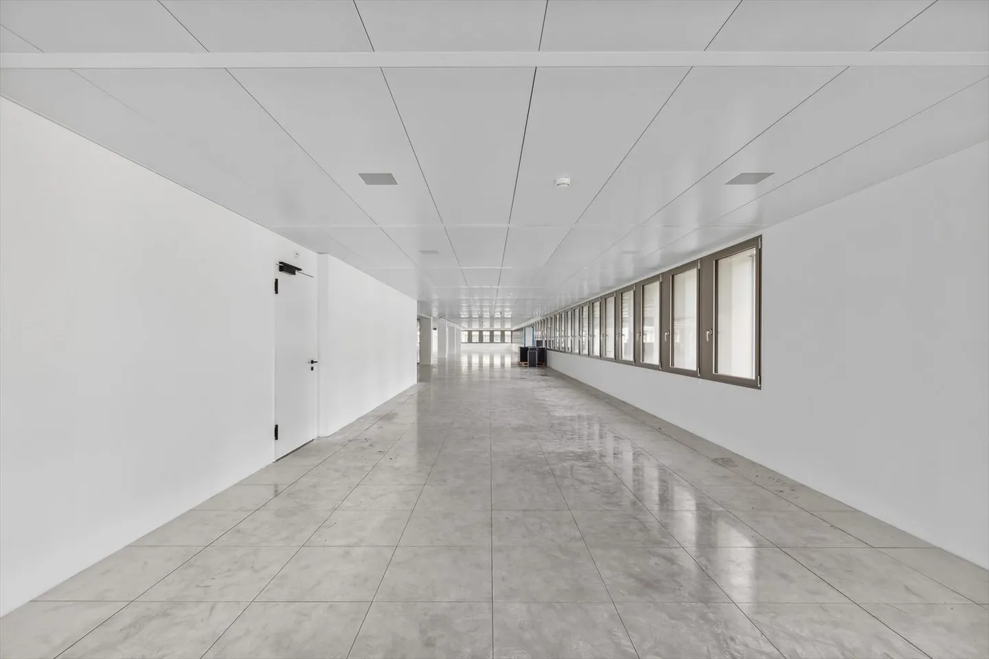 Flexibler Büroflächen in Open-Space-Büros mit anpassbaren Ausstattungen - Foto 9 von 11