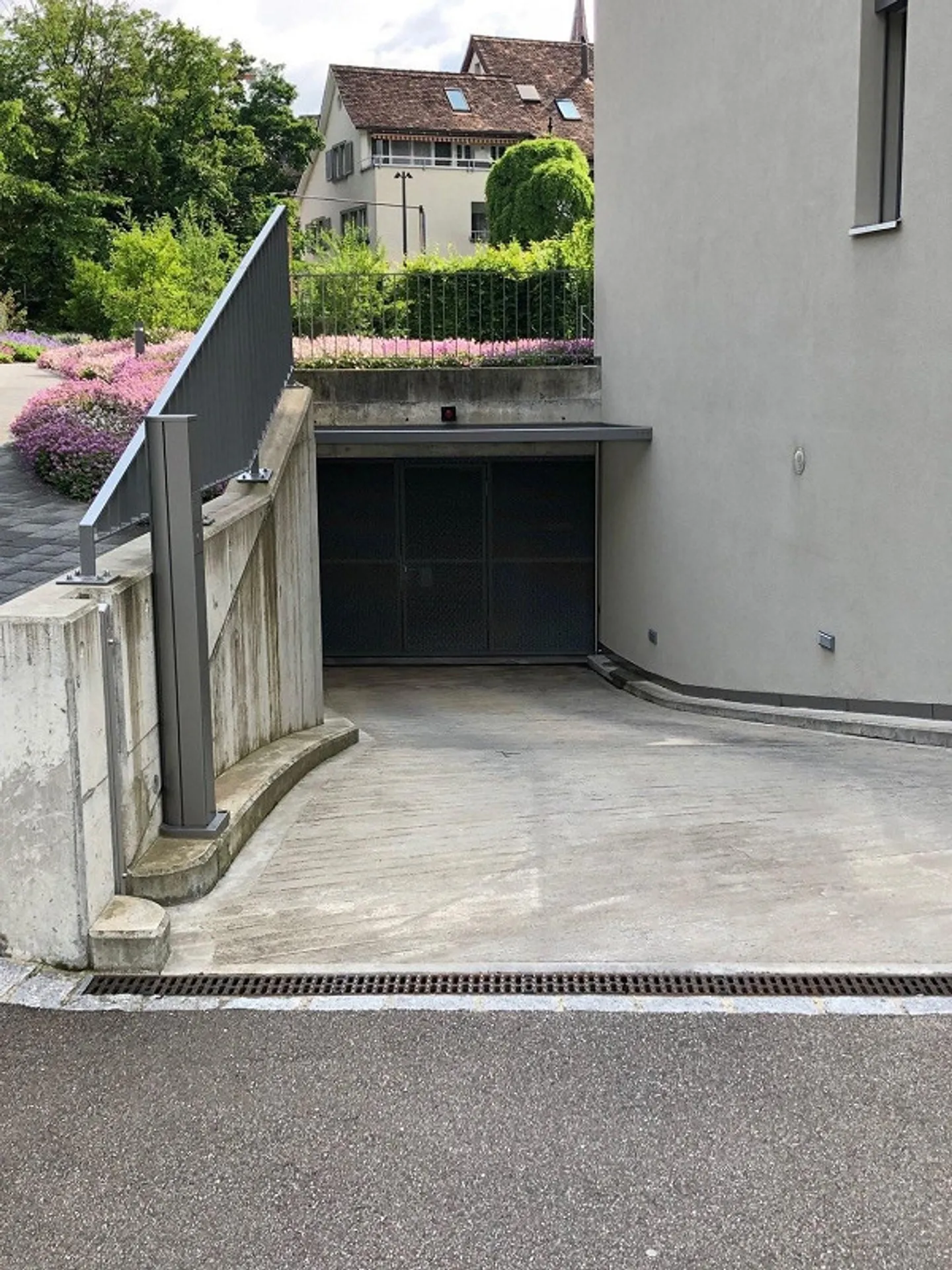 Autoeinstellhallenplatz in Liestal zu vermieten - Photo 2 sur 3