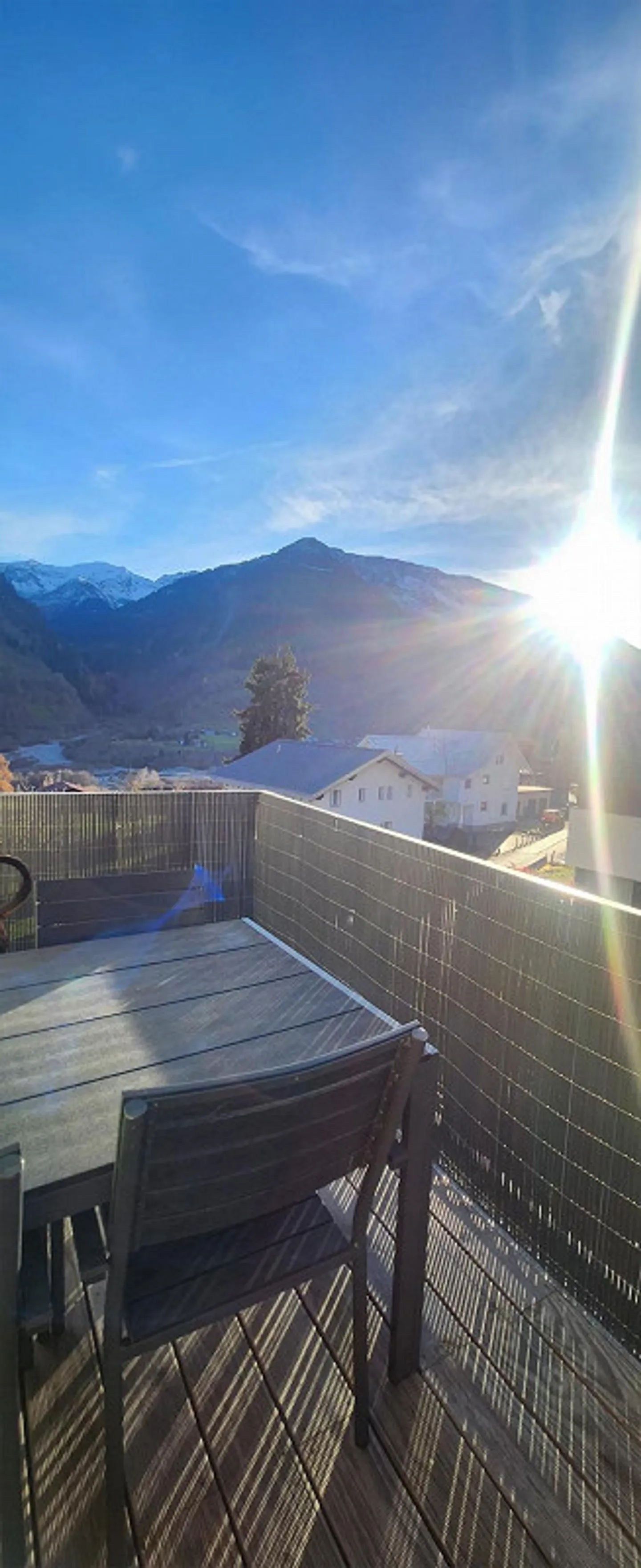 Appartement spacieux de 5,5 pièces avec jardin et vue sur la montagne à Rabius - Photo 4 sur 7