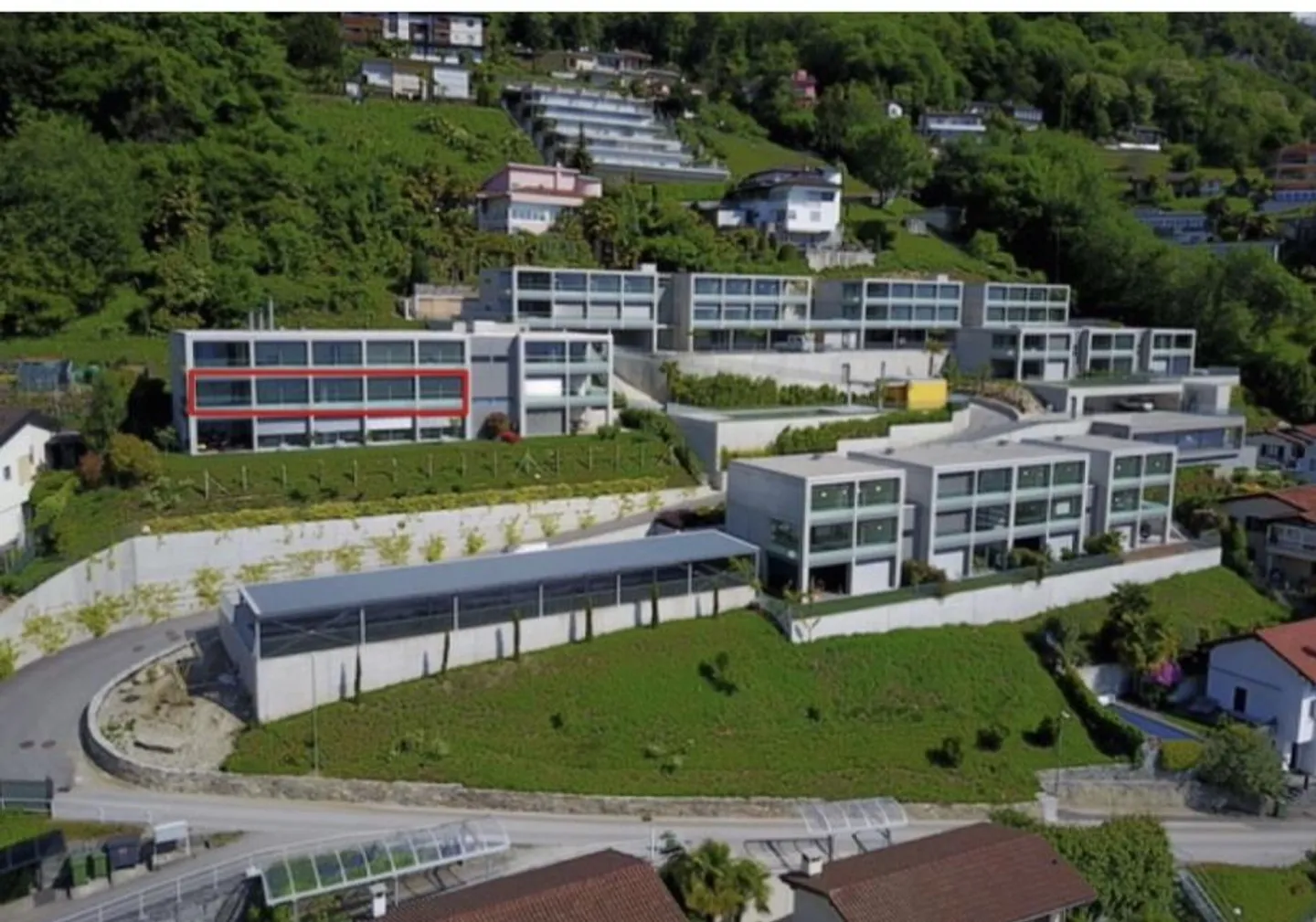 APPARTEMENT DE VACANCES RÊVEUR AVEC VUE SUR LE LAC DANS UN ENDROIT ENSOLEILLÉ - CONTRA, TESSIN - Photo 3 sur 10