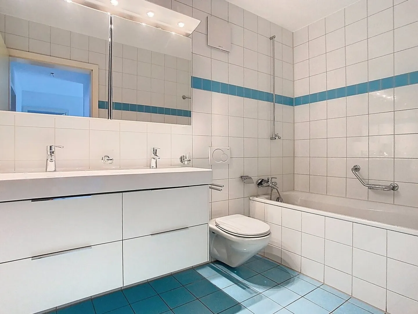 NICE ACCOMMODATION - Photo 9 of 13