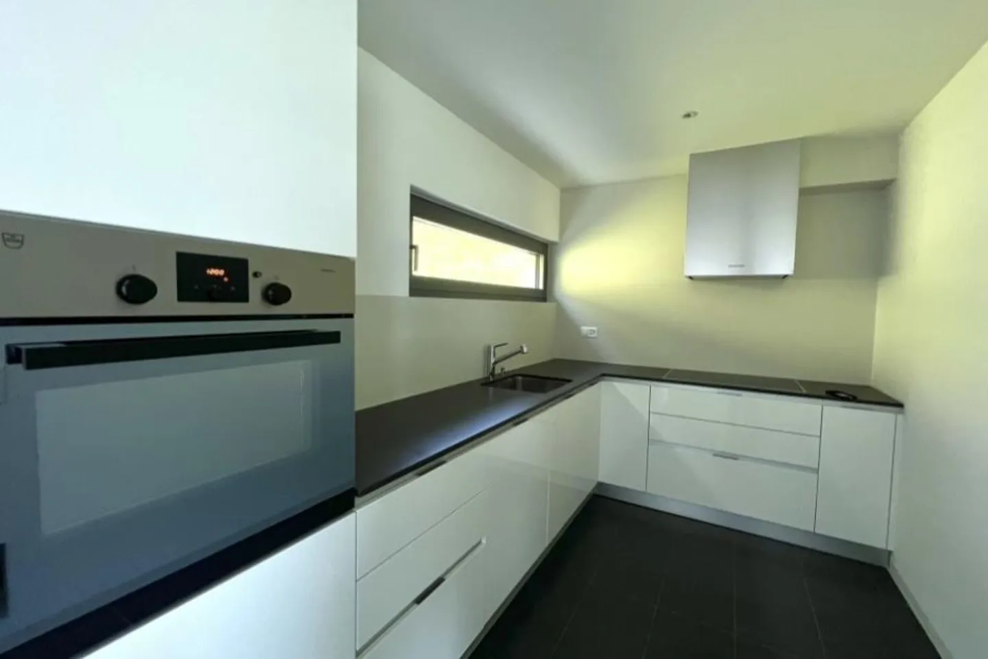 APPARTEMENT DE VACANCES RÊVEUR AVEC VUE SUR LE LAC DANS UN ENDROIT ENSOLEILLÉ - CONTRA, TESSIN - Photo 6 sur 10