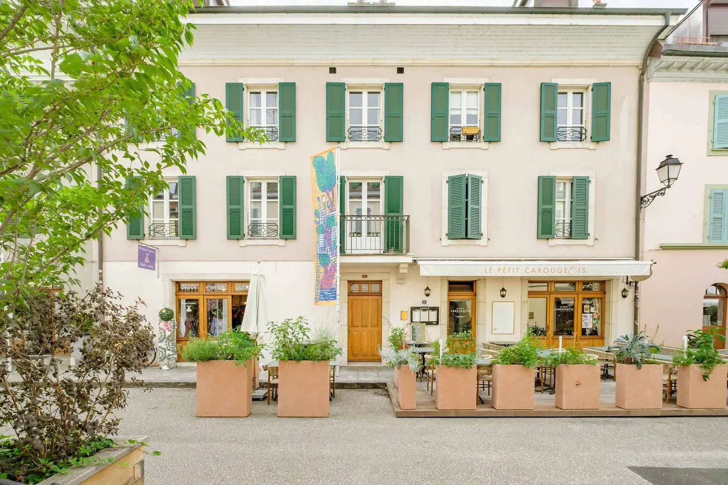 Apartment in the heart of Vieux-Carouge - exclusive - Photo 1 of 12