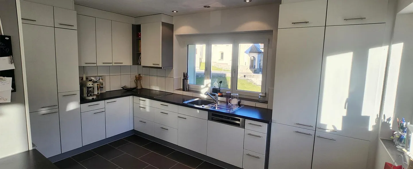 Appartement spacieux de 5,5 pièces avec jardin et vue sur la montagne à Rabius - Photo 6 sur 7