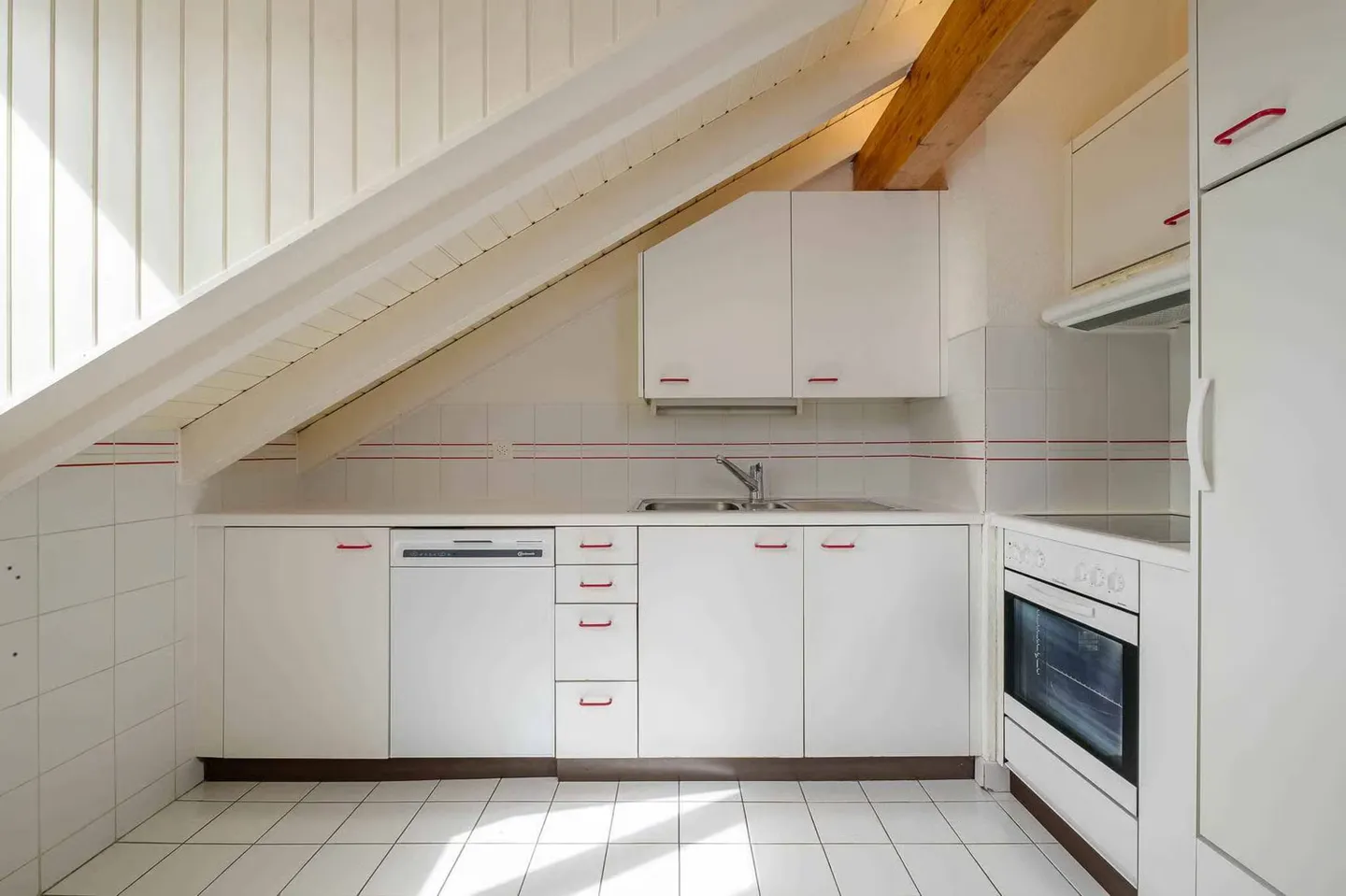Apartment in the heart of Vieux-Carouge - exclusive - Photo 3 of 12