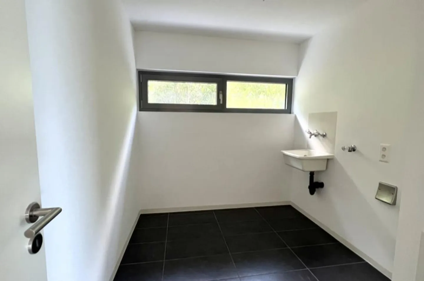 APPARTEMENT DE VACANCES RÊVEUR AVEC VUE SUR LE LAC DANS UN ENDROIT ENSOLEILLÉ - CONTRA, TESSIN - Photo 9 sur 10