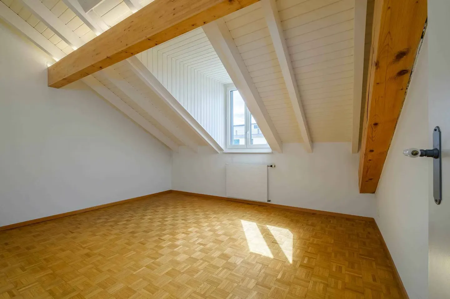Apartment in the heart of Vieux-Carouge - exclusive - Photo 4 of 12