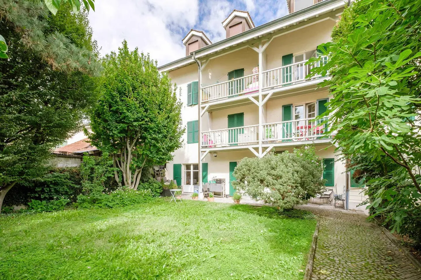 Apartment in the heart of Vieux-Carouge - exclusive - Photo 10 of 12