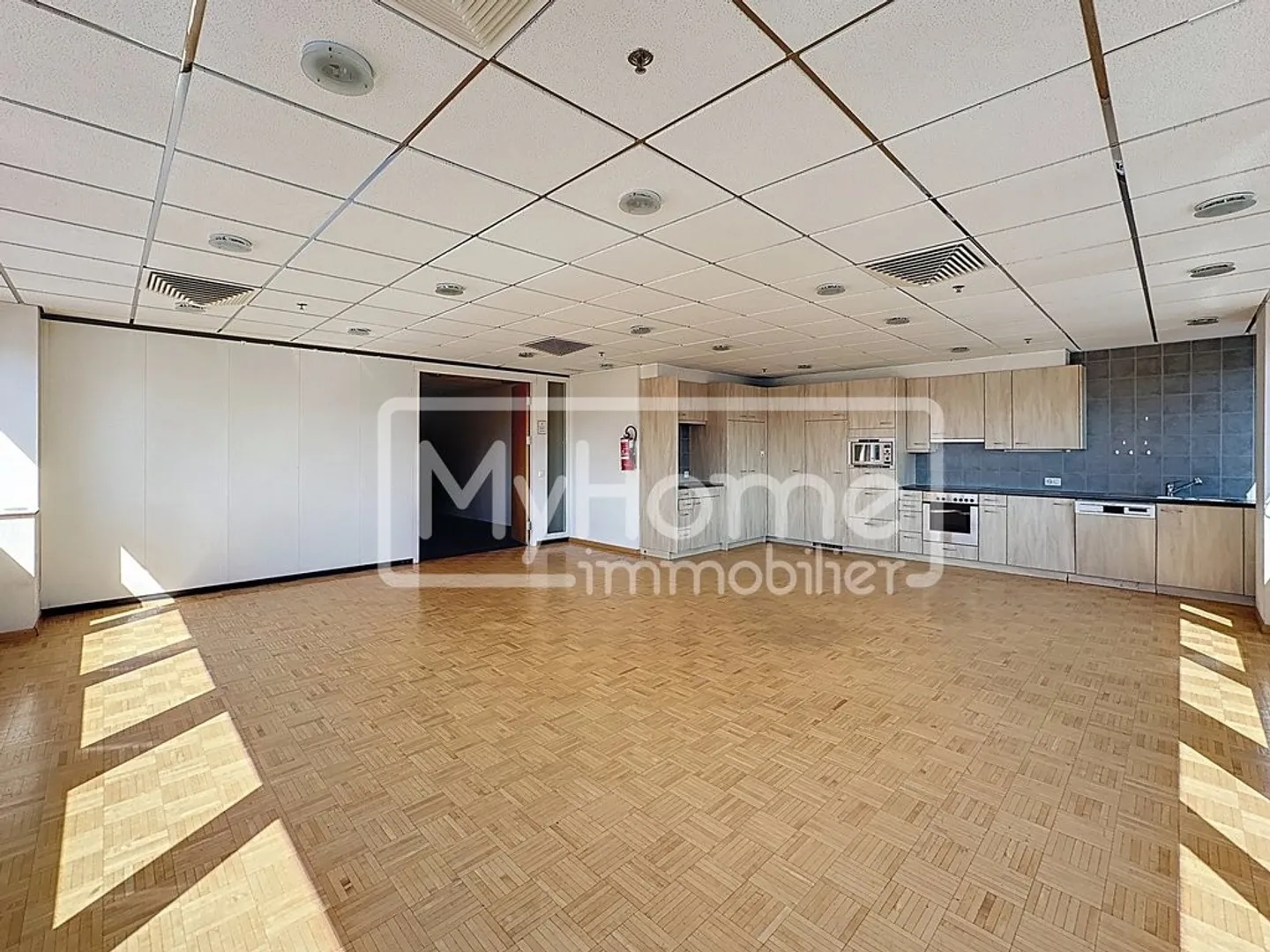 Große Gewerbefläche von 1'485 m2 auf 2 Ebenen in Lonay - Foto 3 von 12