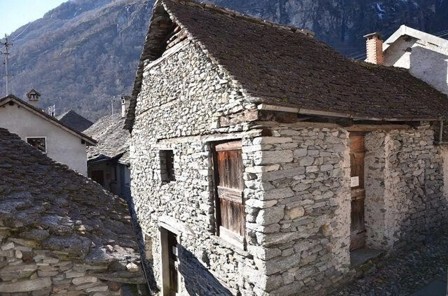 Großes Rustico im Dorfkern zum Ausbauen - Foto 1 von 13