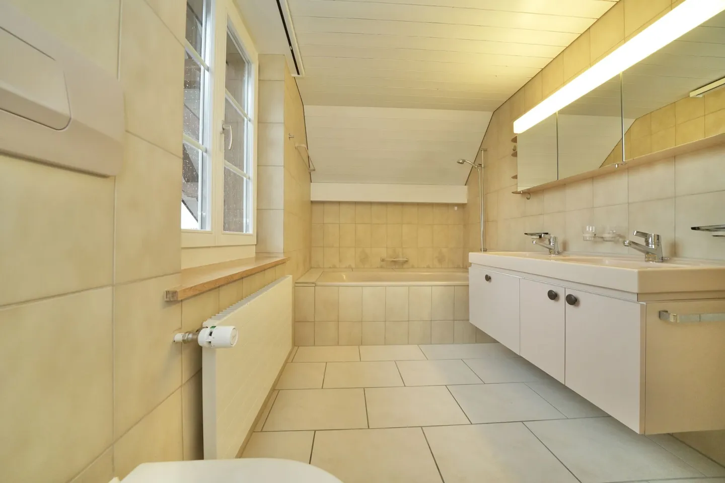 Charmante appartement sous les toits dans un emplacement central - Photo 9 sur 10