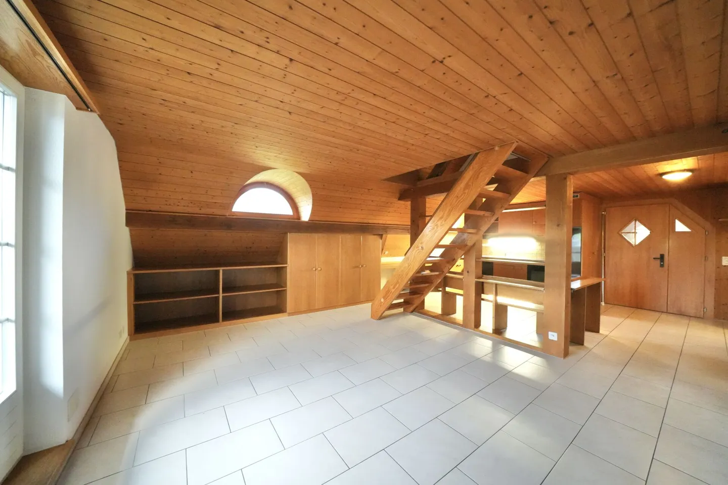 Charmante appartement sous les toits dans un emplacement central - Photo 4 sur 10