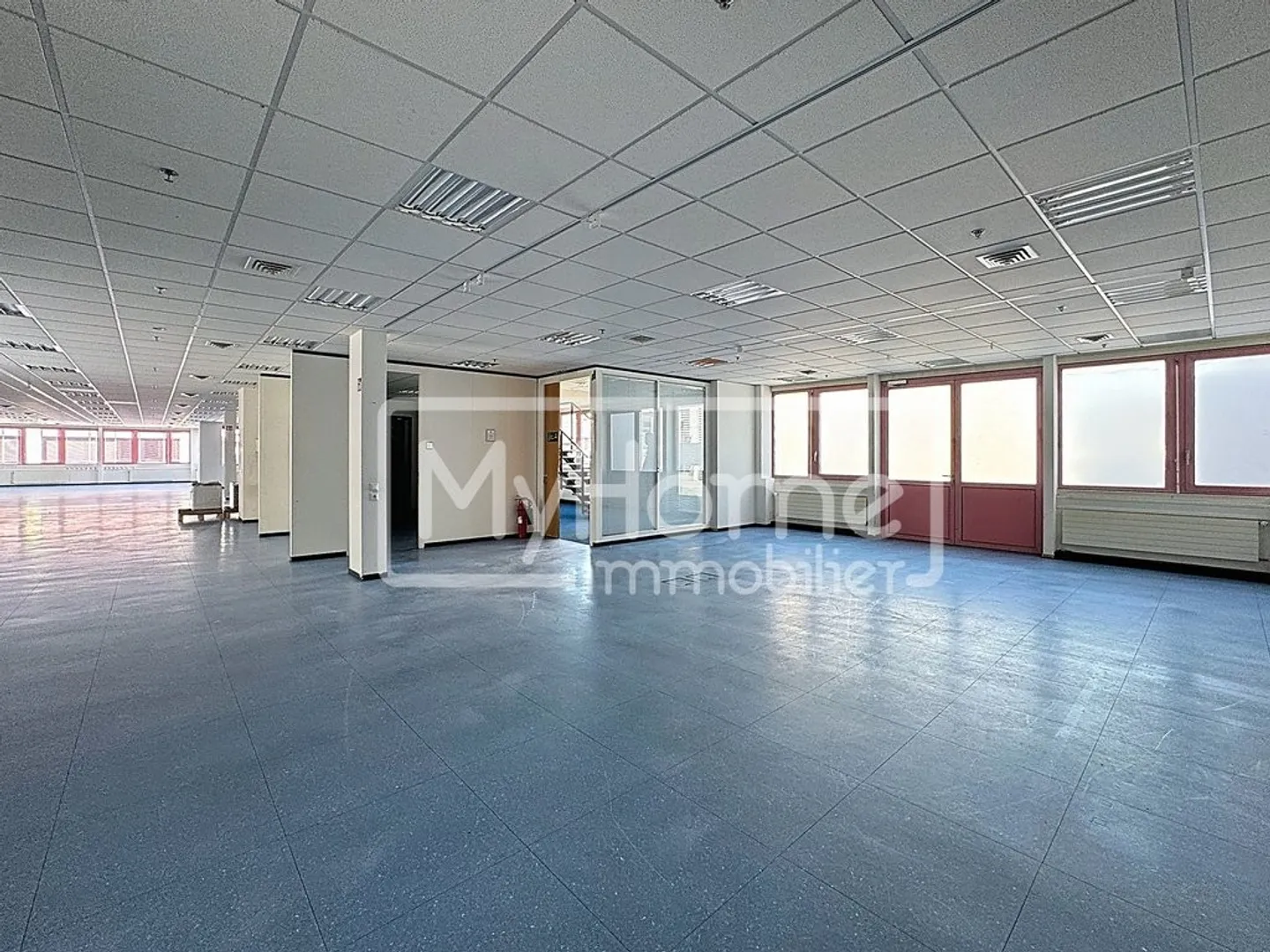 Große Gewerbefläche von 1'485 m2 auf 2 Ebenen in Lonay - Foto 6 von 12