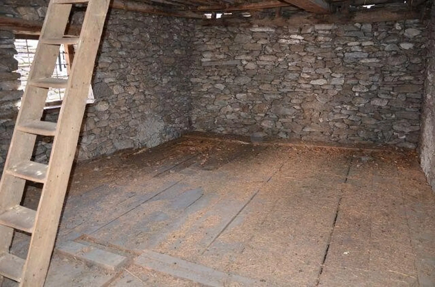 Großes Rustico im Dorfkern zum Ausbauen - Foto 7 von 13