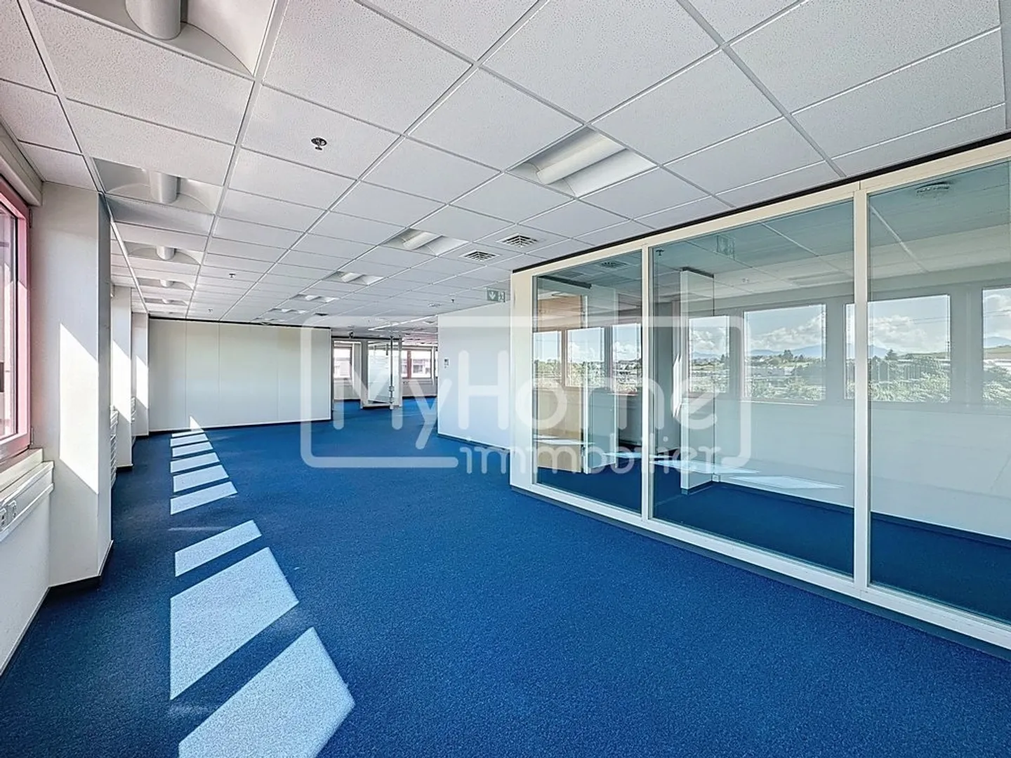 Große Gewerbefläche von 1'485 m2 auf 2 Ebenen in Lonay - Foto 8 von 12