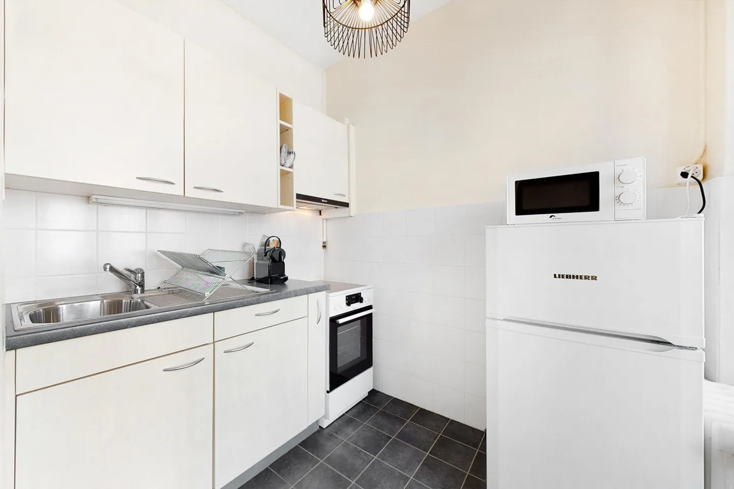 A studio in the heart of Eaux-Vives! - Photo 5 of 8