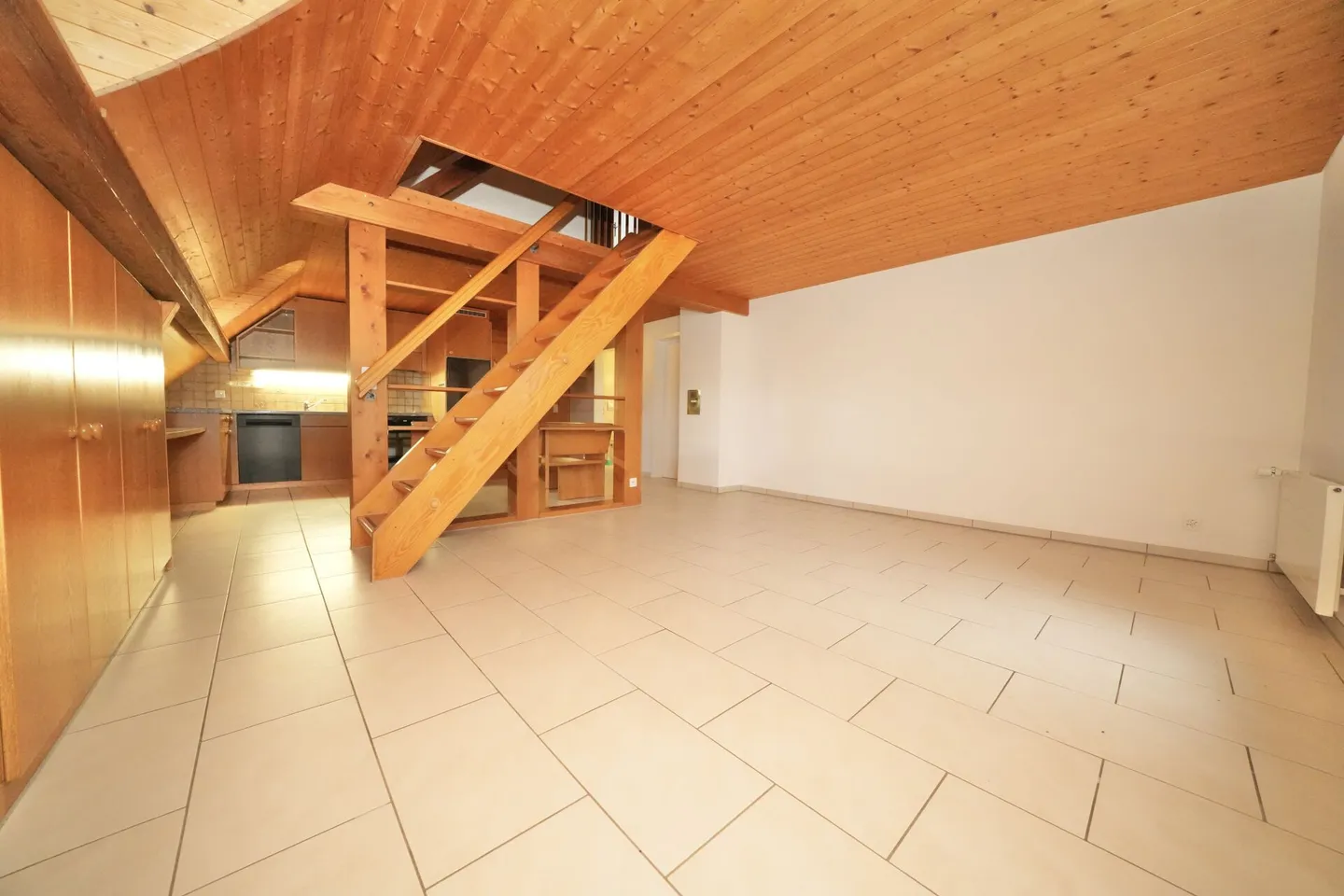 Charmante appartement sous les toits dans un emplacement central - Photo 5 sur 10