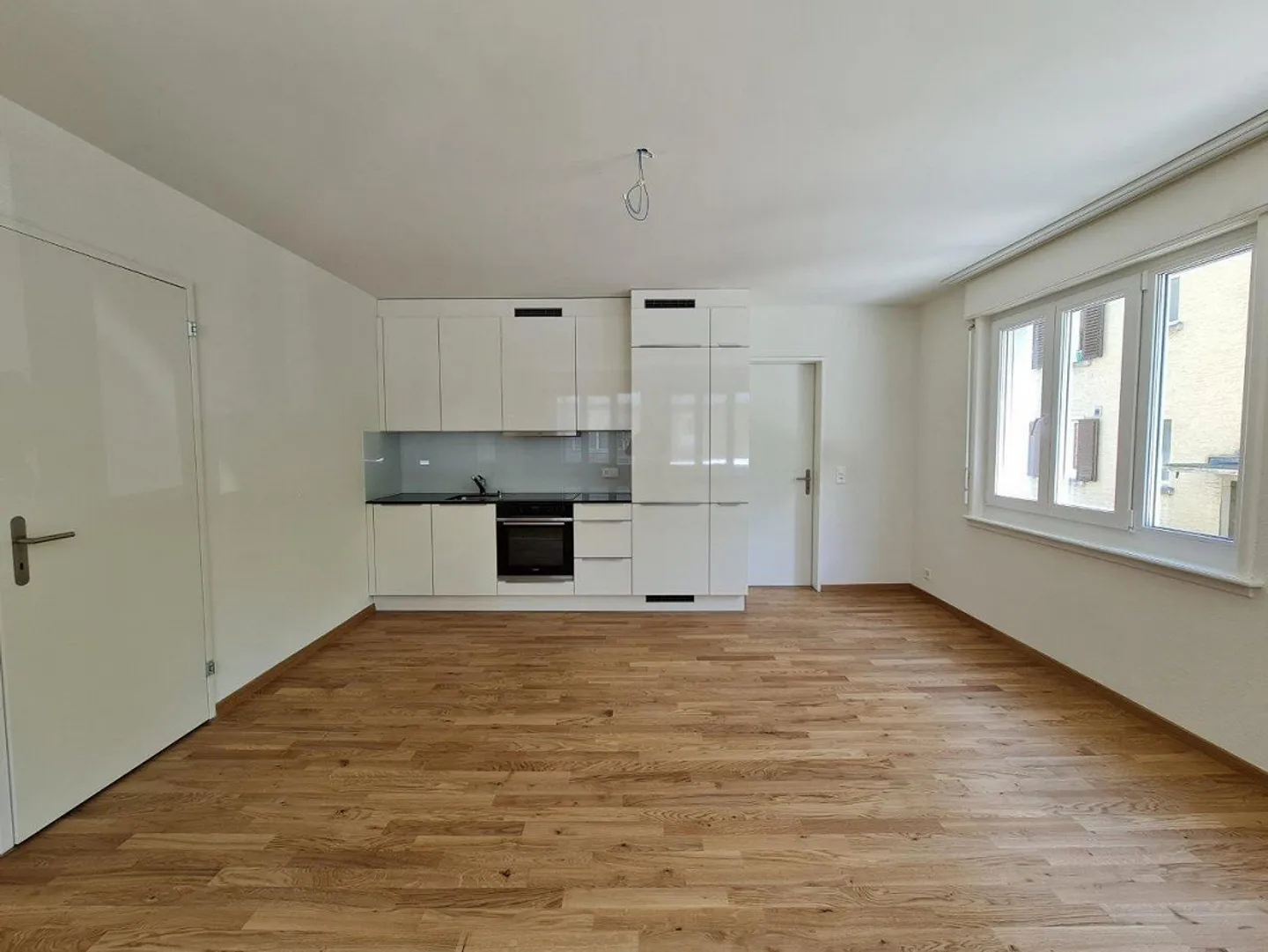 Charming Apartment in Old Zurich – Your New Home - Photo 4 of 11