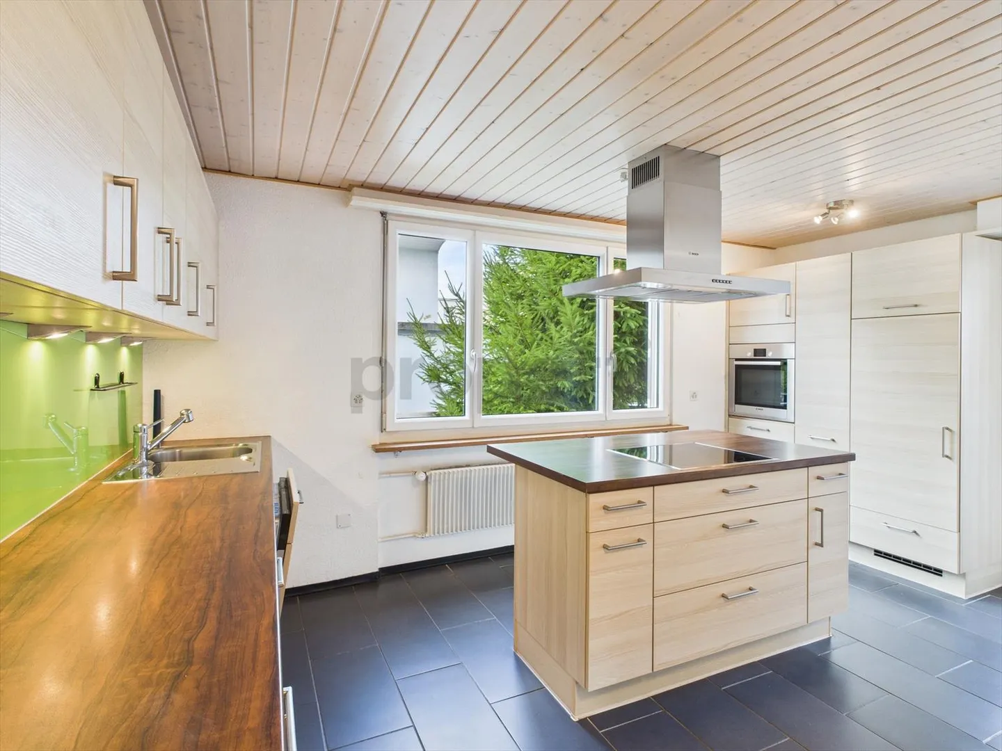 4.5-Room Single-Family House in Zuchwil - Your New Home with Charm and Potential - Photo 2 of 12