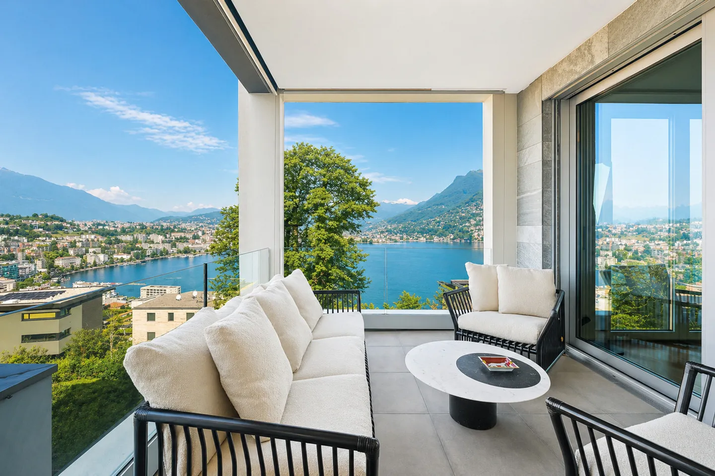 Superbe appartement avec vue imprenable et service hôtelier - Photo 1 sur 12