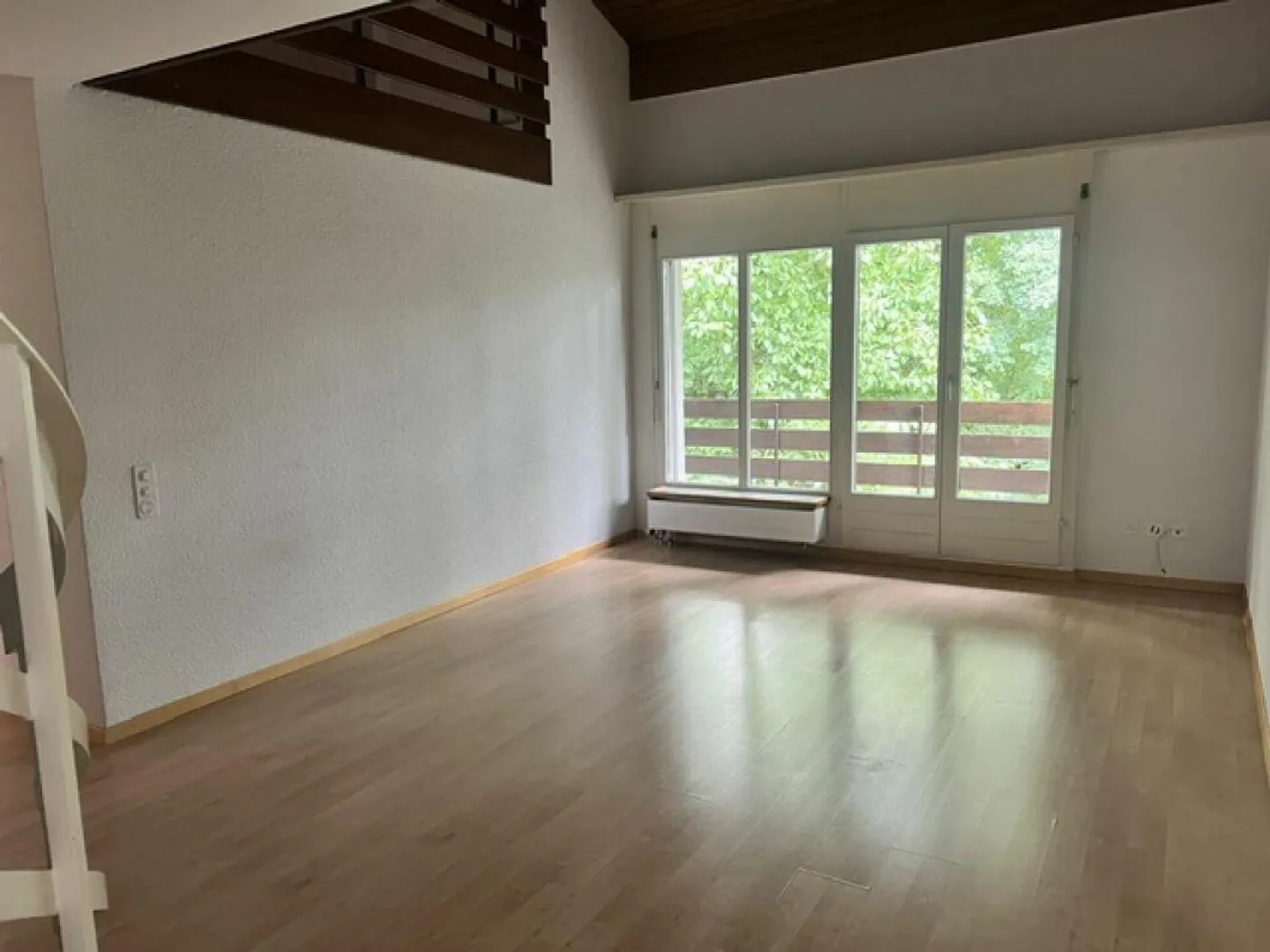 Quietly located 5.5-room maisonette apartment with balcony for rent - Photo 3 of 11