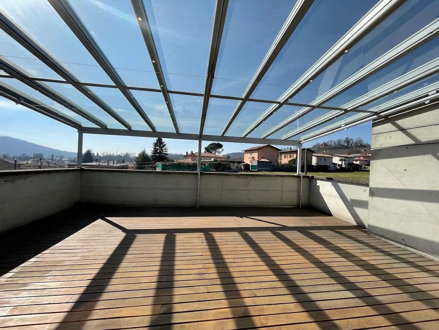 Ampia villa moderna a San Pietro di Stabio - Foto 2 di 13