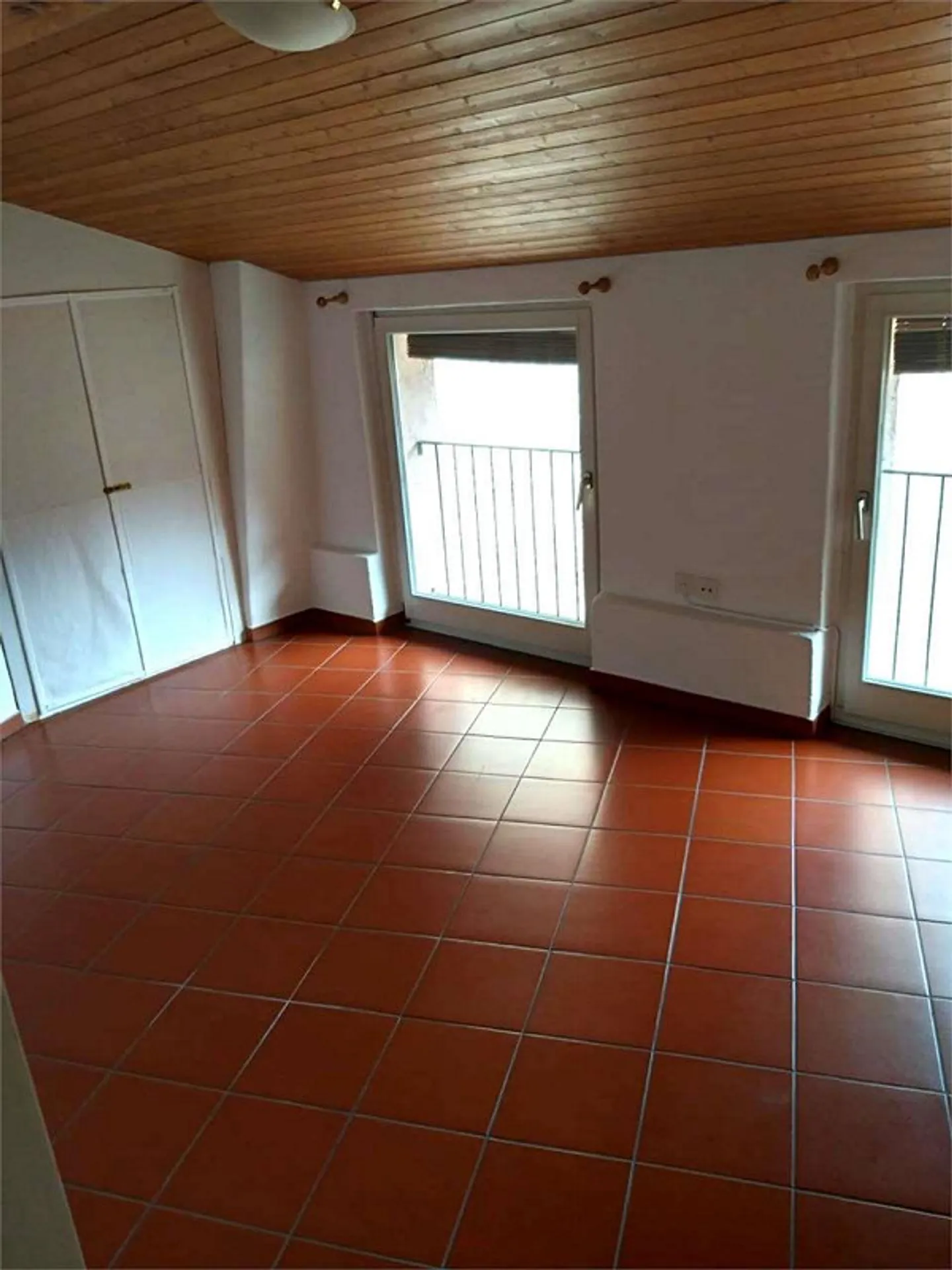 Arogno spacieux 3,5 pièces mansardé - Photo 7 sur 8