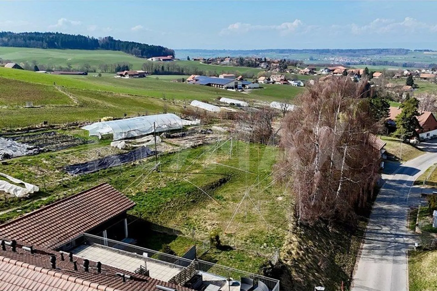 Opportunità di sviluppo: terreno edificabile nel centro del villaggio - Foto 2 di 7