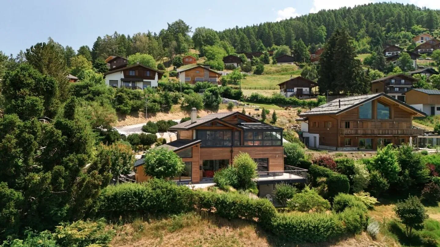 Magnificent chalet in Nax with exceptional panoramic view - Photo 1 of 13