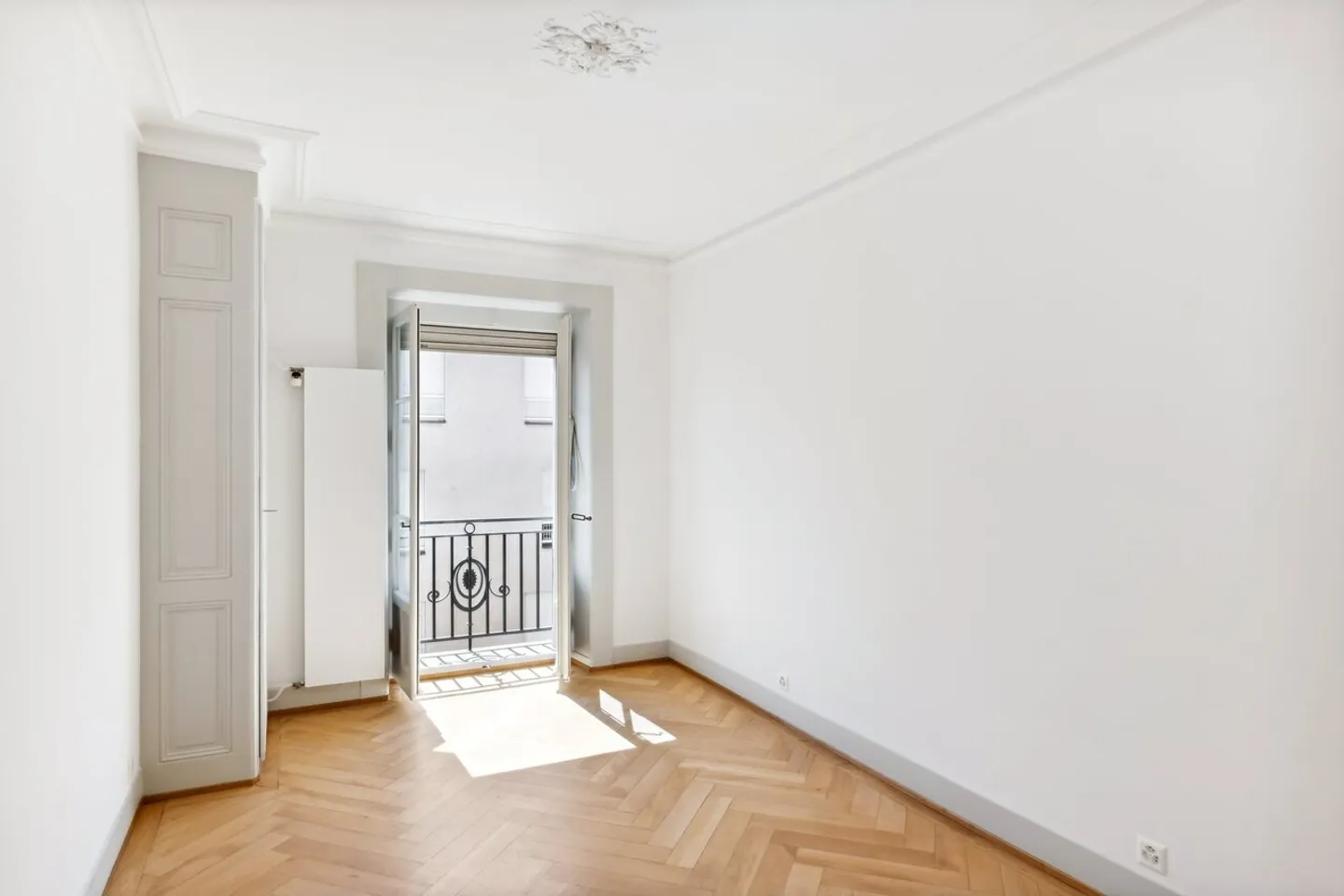 Apartment in the heart of Geneva - Photo 5 of 7