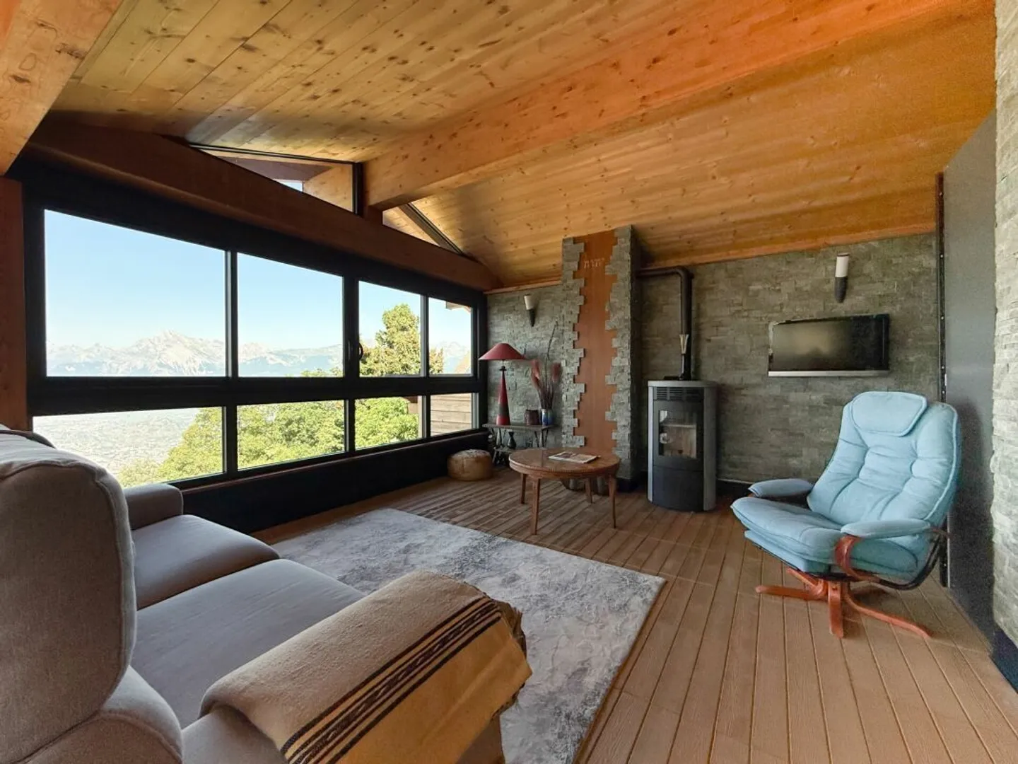 Magnificent chalet in Nax with exceptional panoramic view - Photo 4 of 13