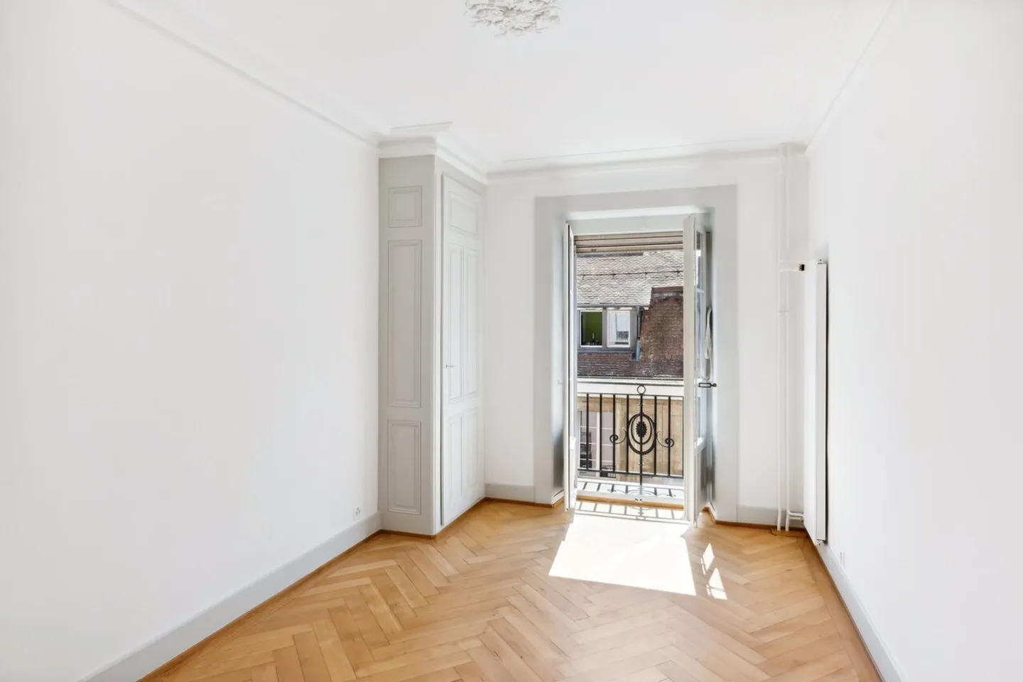 Apartment in the heart of Geneva - Photo 3 of 7