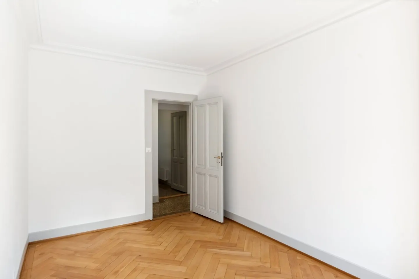 Apartment in the heart of Geneva - Photo 4 of 7