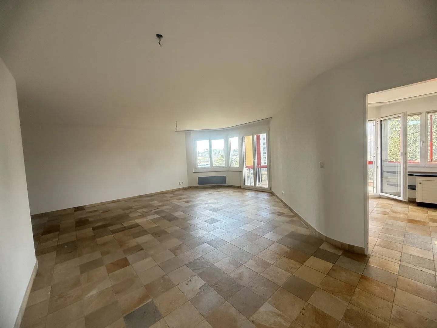 Spacieux 4.5 pièces à Villars-sur-Glâne ! - Photo 2 sur 6