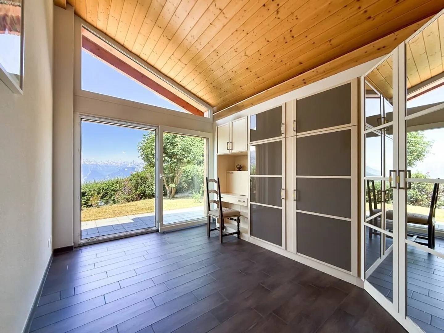 Magnificent chalet in Nax with exceptional panoramic view - Photo 9 of 13