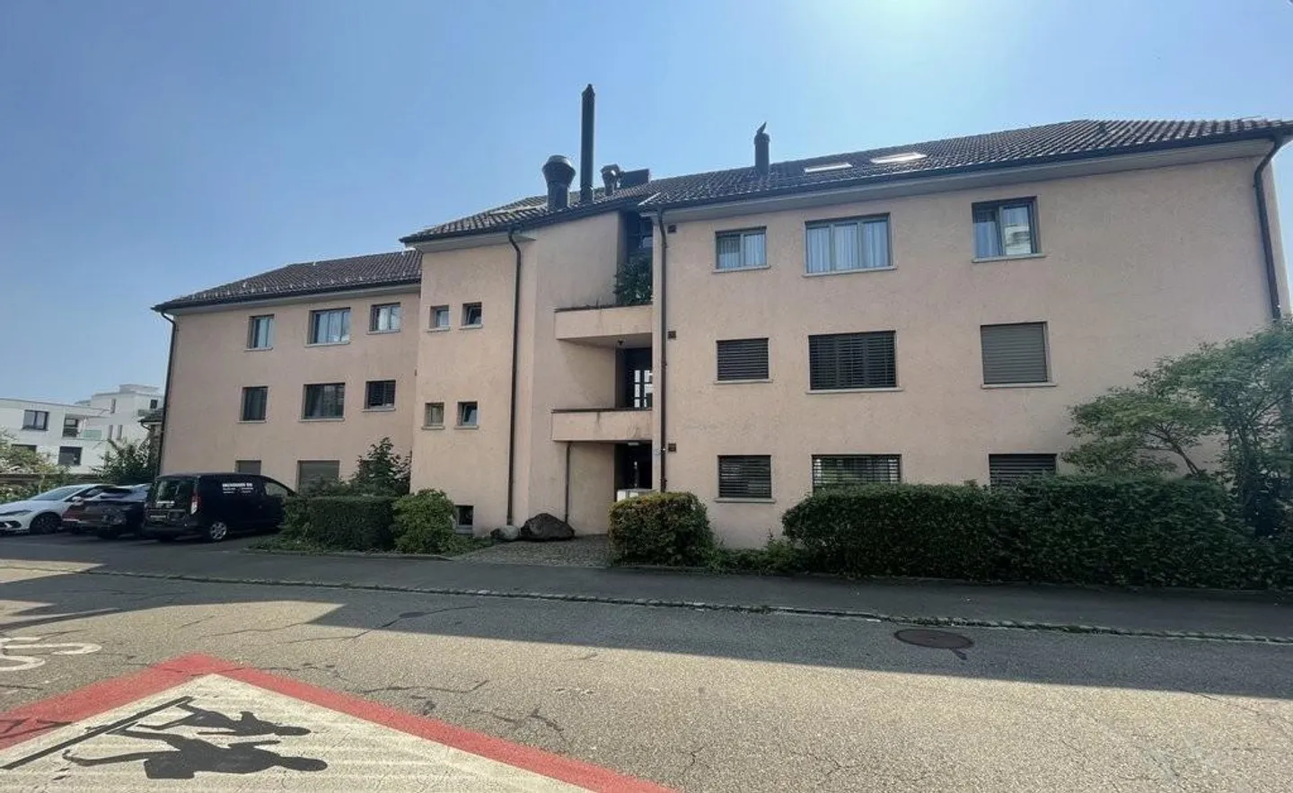 Einstellplatz in der Nähe zum Bahnhof Wallisellen - Foto 1 von 1