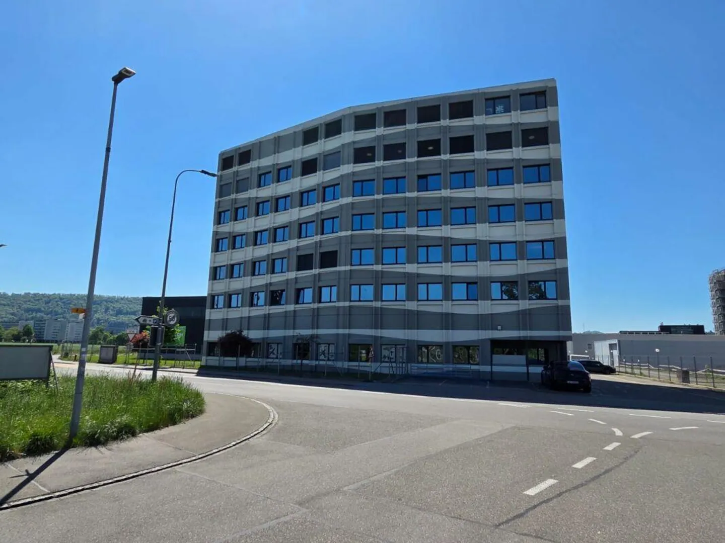 Representative office and commercial spaces with excellent transport connections - Photo 1 of 8