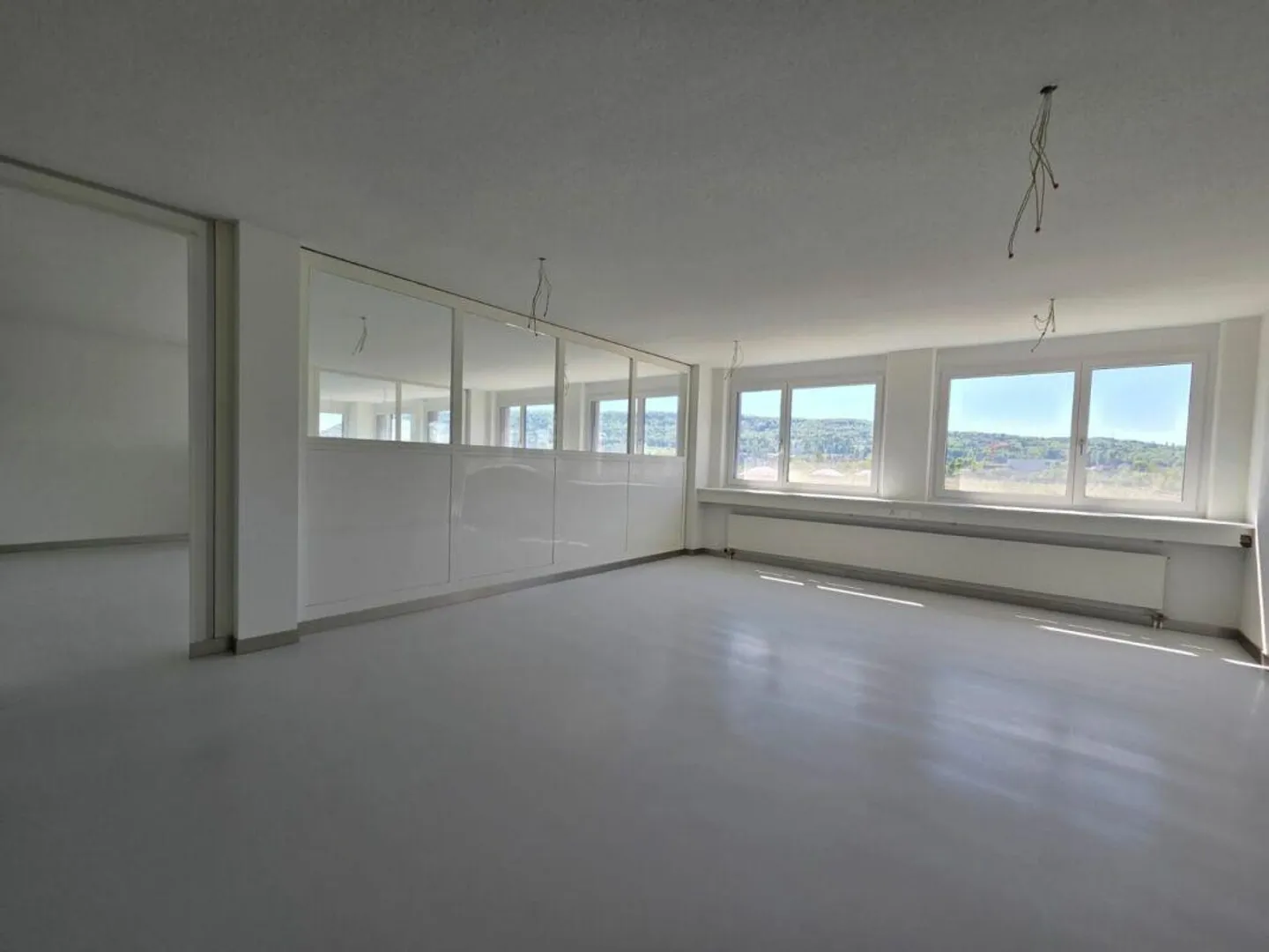 Representative office and commercial spaces with excellent transport connections - Photo 3 of 8