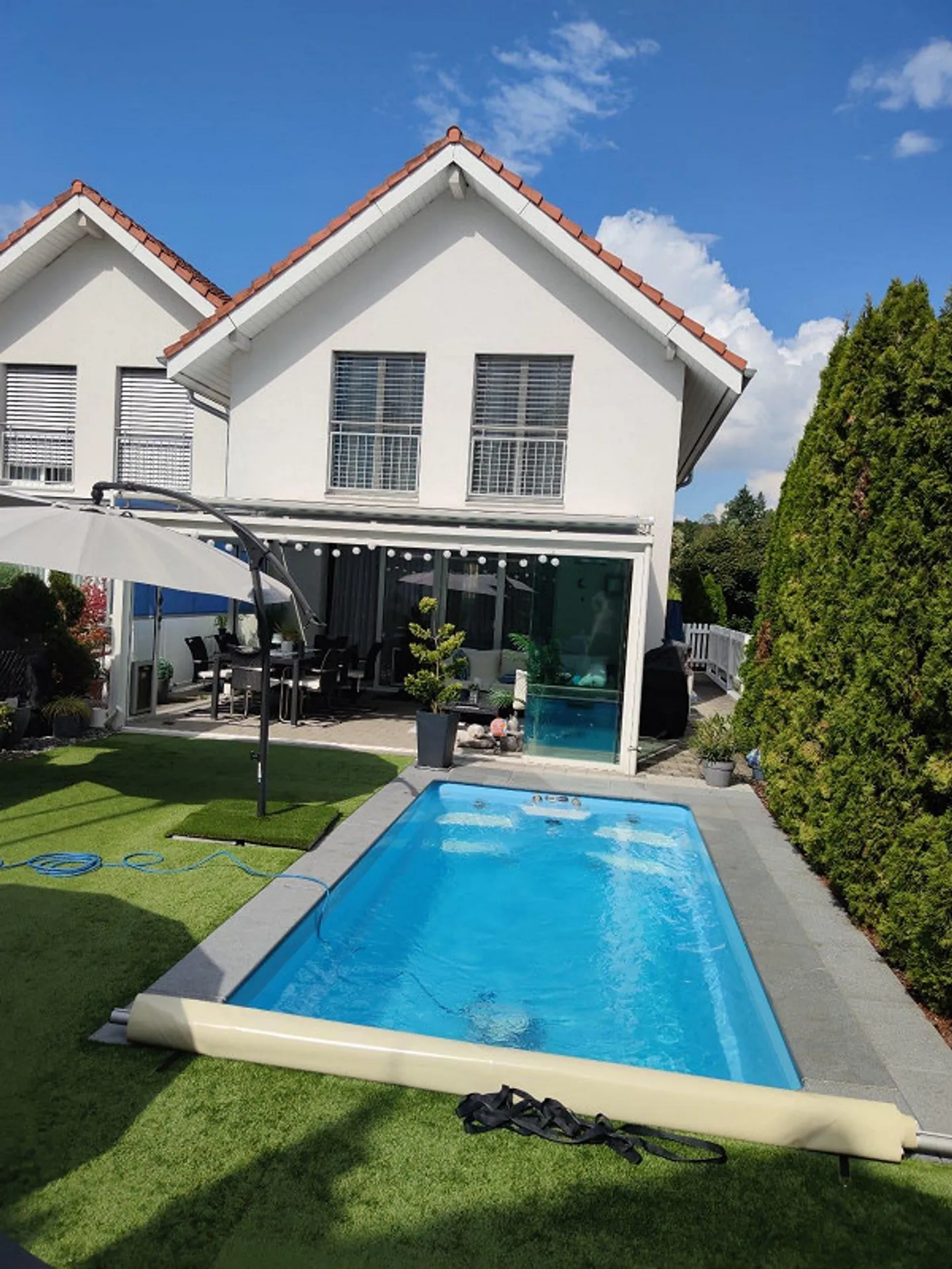Incantevole casa angolare di 6,5 stanze con giardino e piscina - Foto 1 di 11