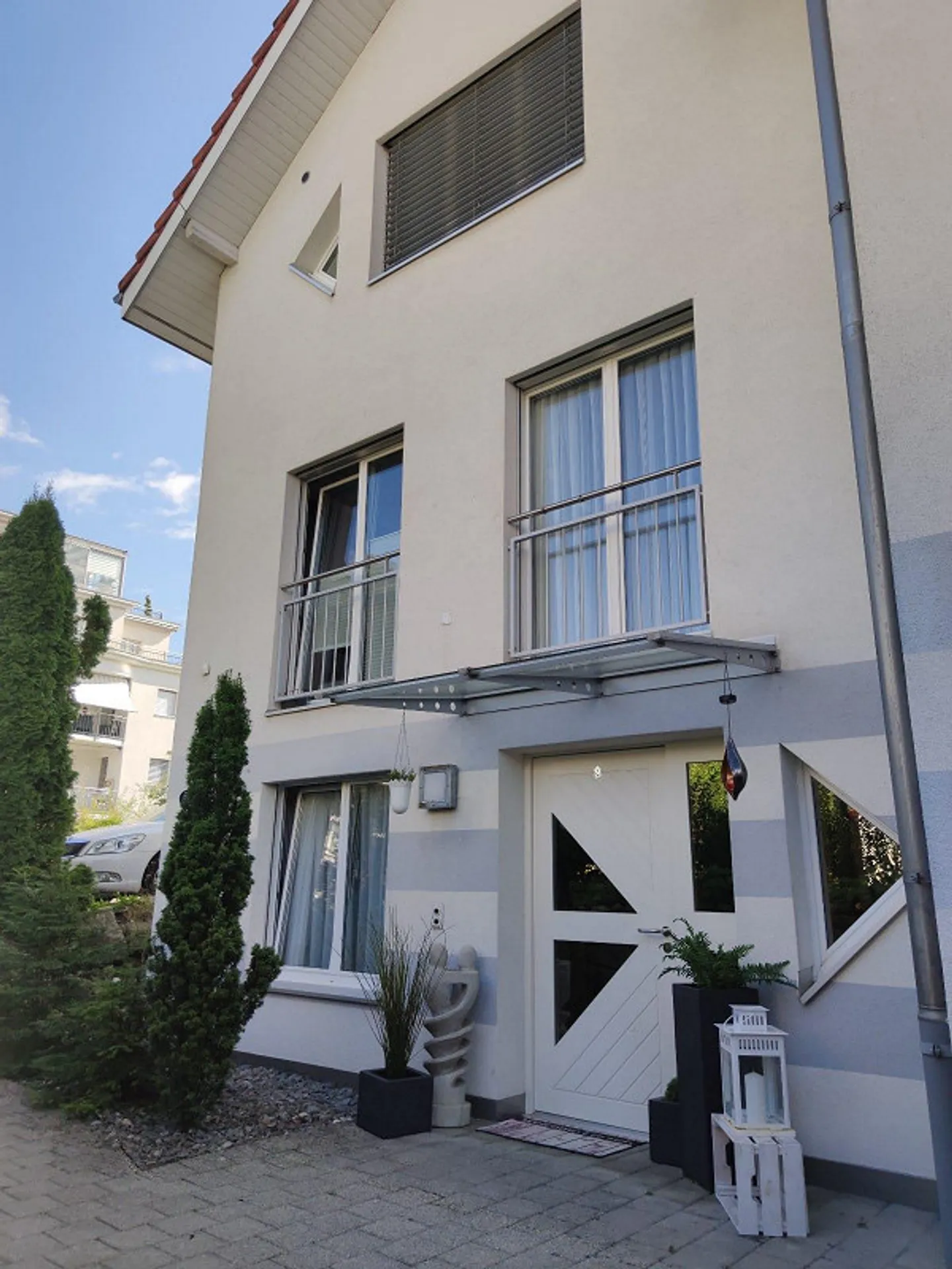 Incantevole casa angolare di 6,5 stanze con giardino e piscina - Foto 3 di 11