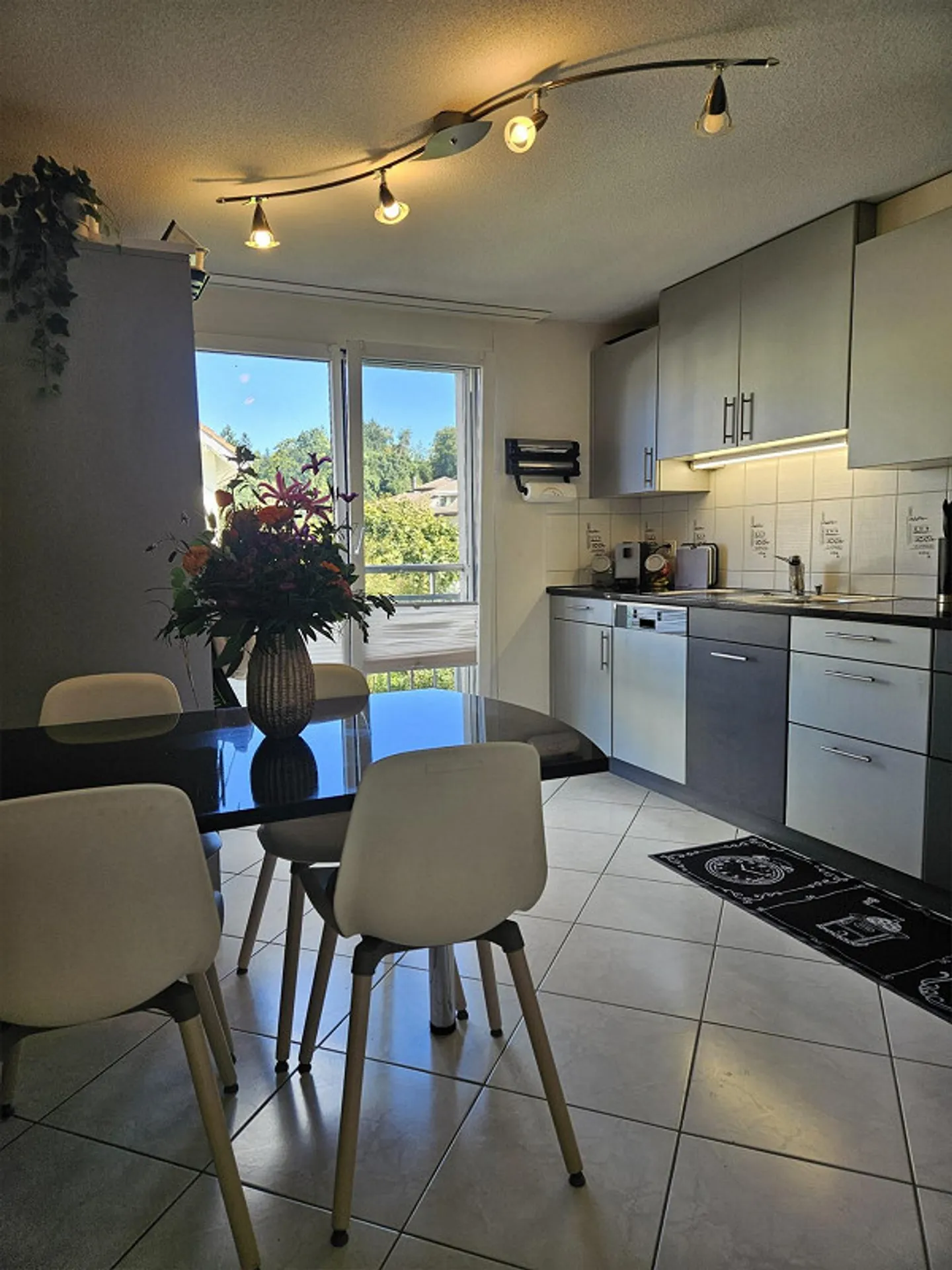 Incantevole casa angolare di 6,5 stanze con giardino e piscina - Foto 4 di 11