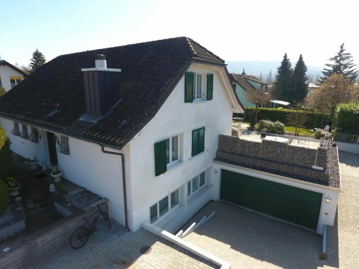 Casa unifamiliare con grande giardino - Foto 1 di 30