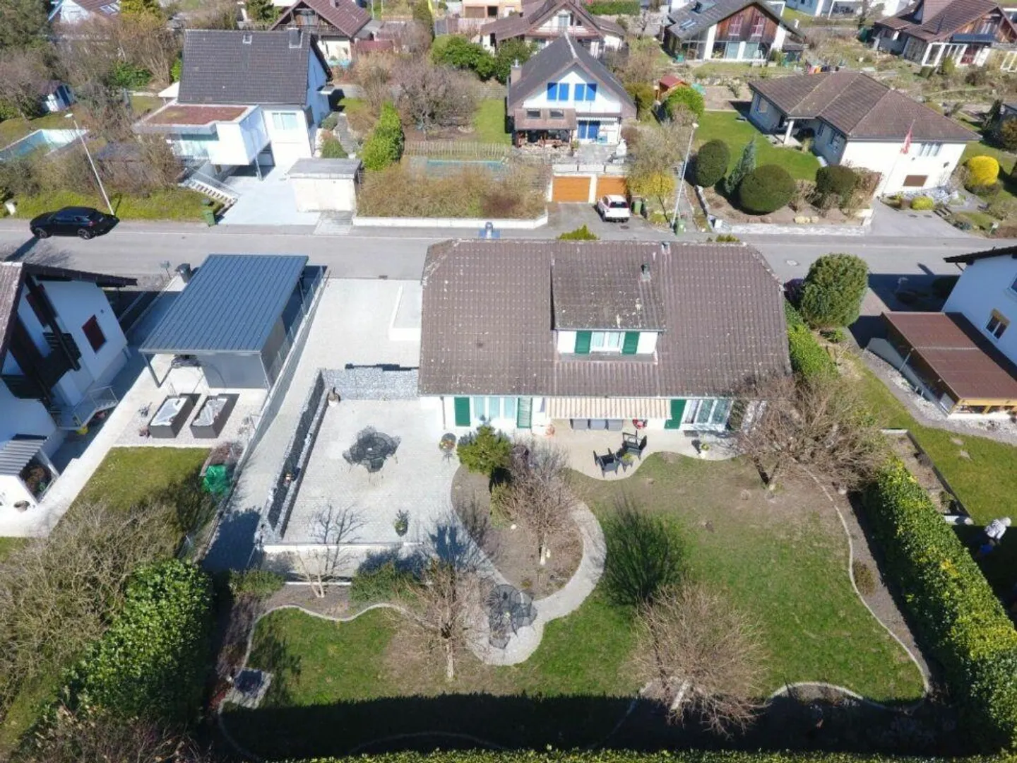 Casa unifamiliare con grande giardino - Foto 5 di 30