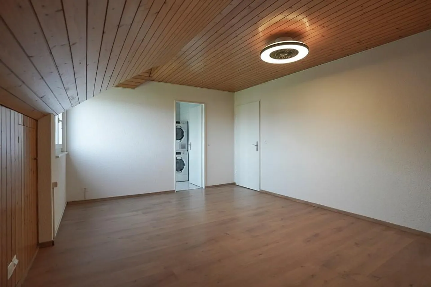 Charmante appartement sous les combles de 90 m² - près du lac de Morat - Photo 3 sur 13