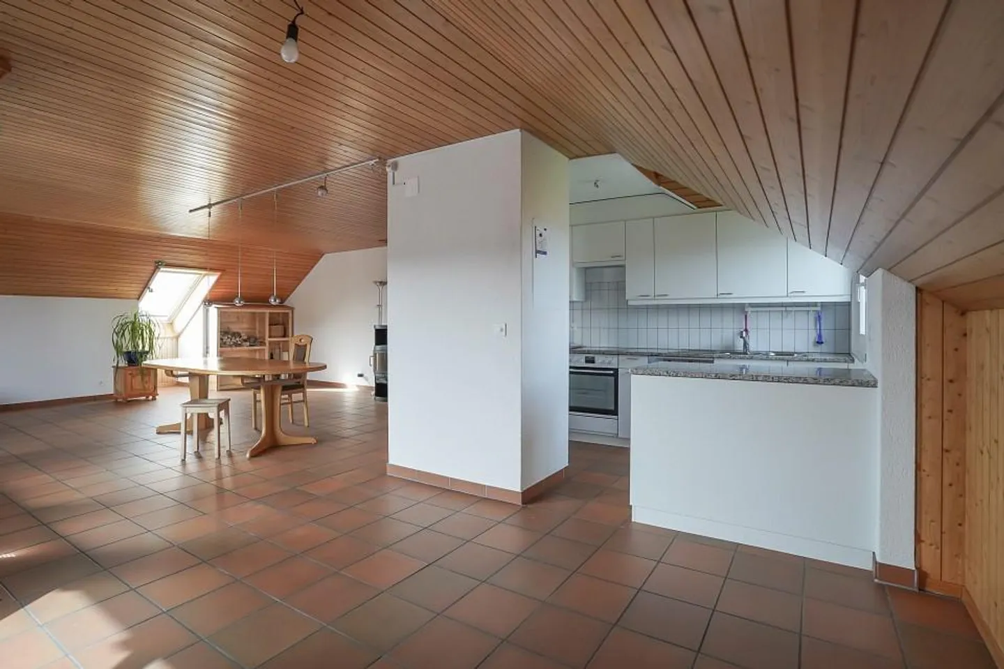 Charmante appartement sous les combles de 90 m² - près du lac de Morat - Photo 8 sur 13