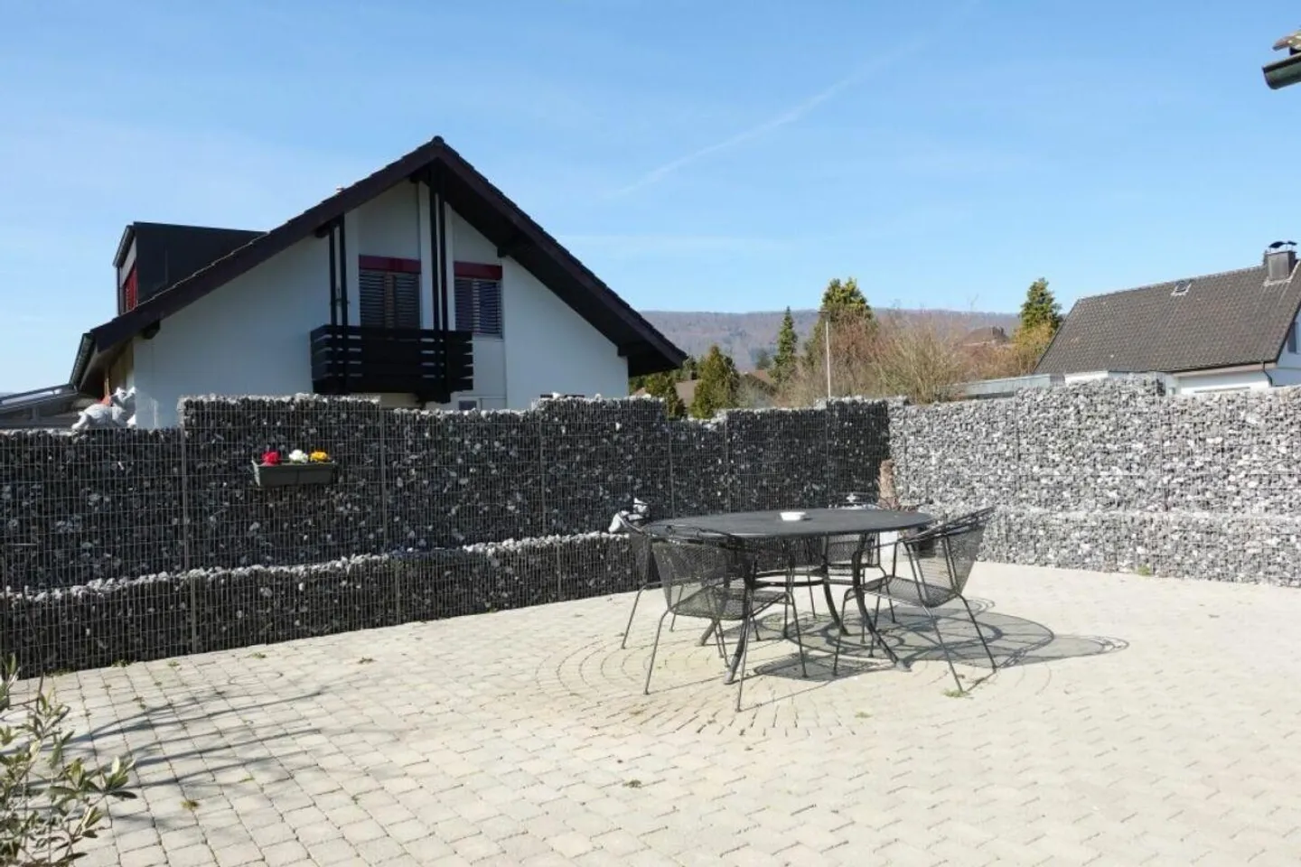 Casa unifamiliare con grande giardino - Foto 9 di 30