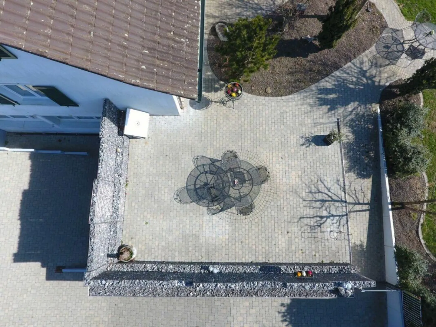 Casa unifamiliare con grande giardino - Foto 6 di 30