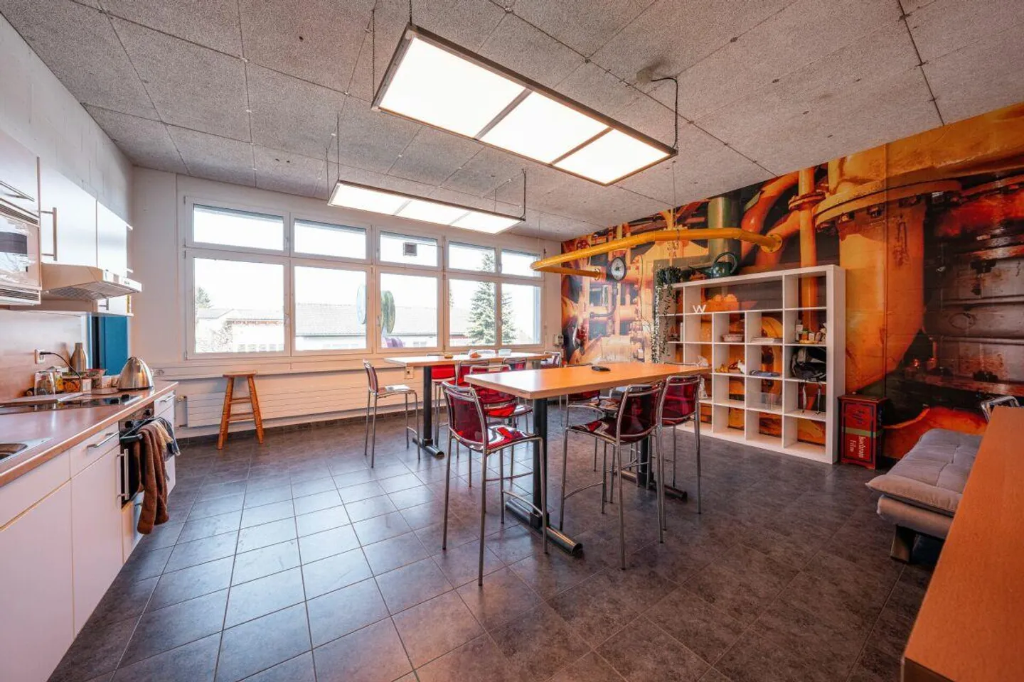 Commercial and Office Spaces in Optimal Location with Showroom - Photo 14 of 20