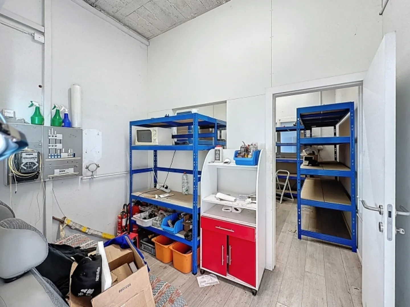 Industrial building in a commercial zone in Neyruz - Photo 8 of 11