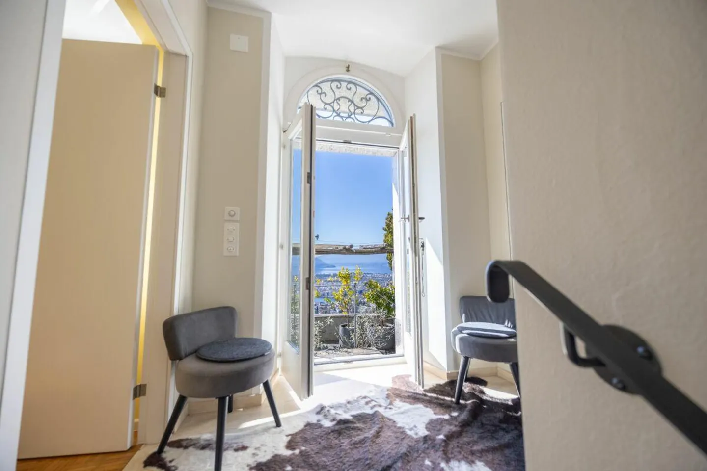 Villa storica completamente ristrutturata a Brione sopra Minusio - Foto 3 di 12